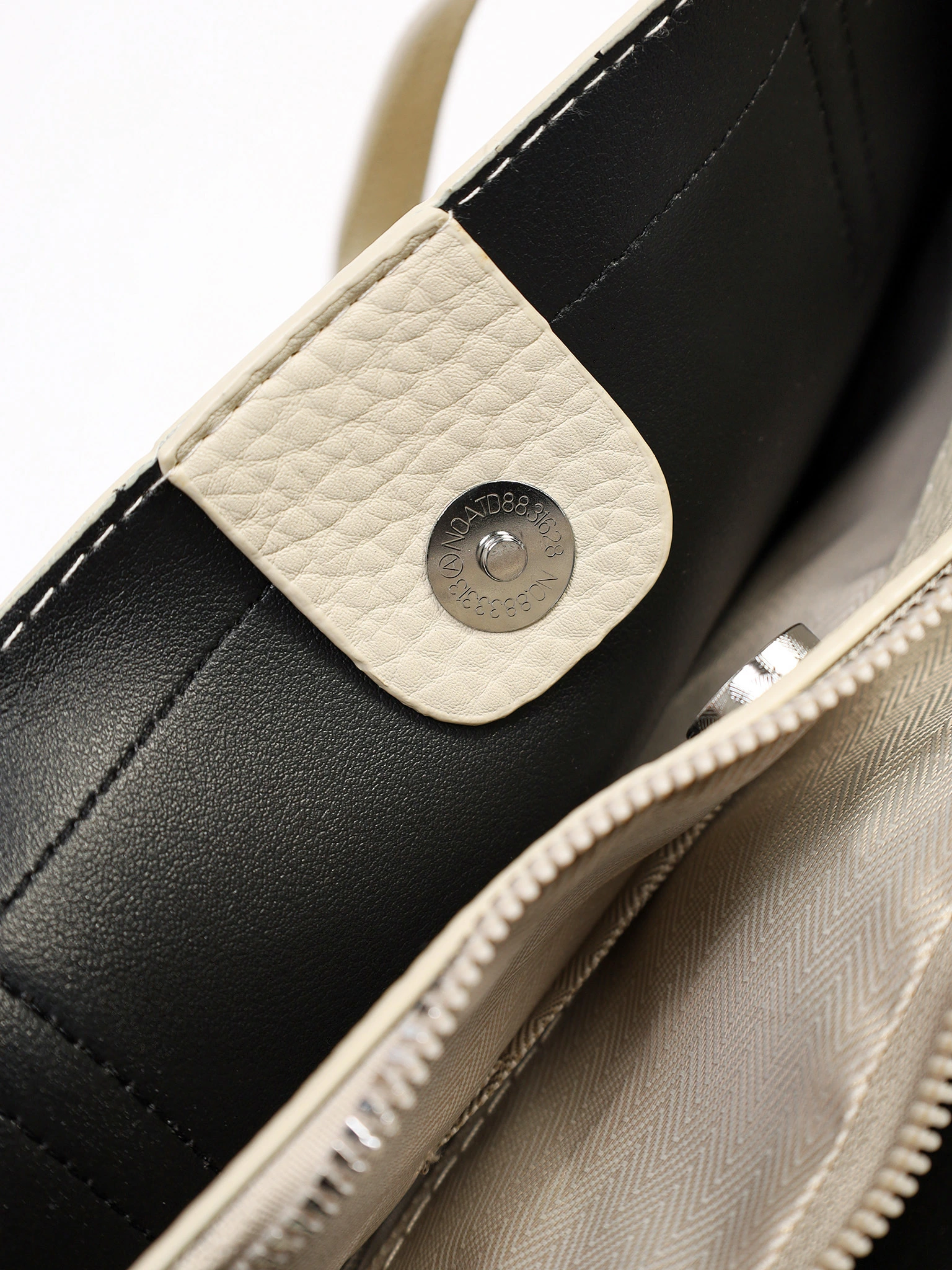 Сумка-тоут с плоскими ручками с декоративным платком в ассортименте